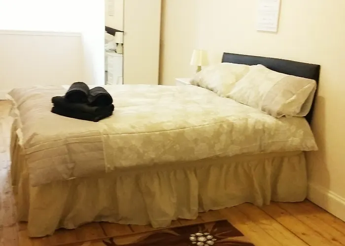 Large 3 Bed West End Apartment