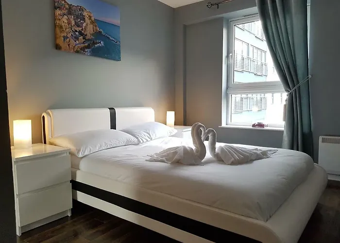 Glasgow 3 Bedroom Luxury Apartment