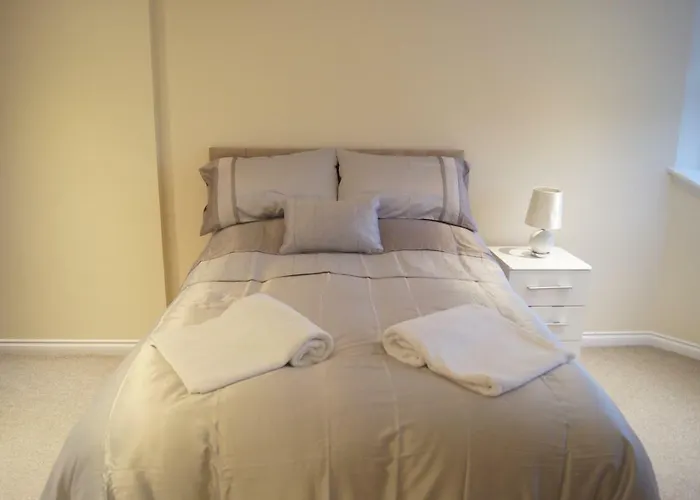 Modern, Cosy Apartment In Bearsden With Private Parking