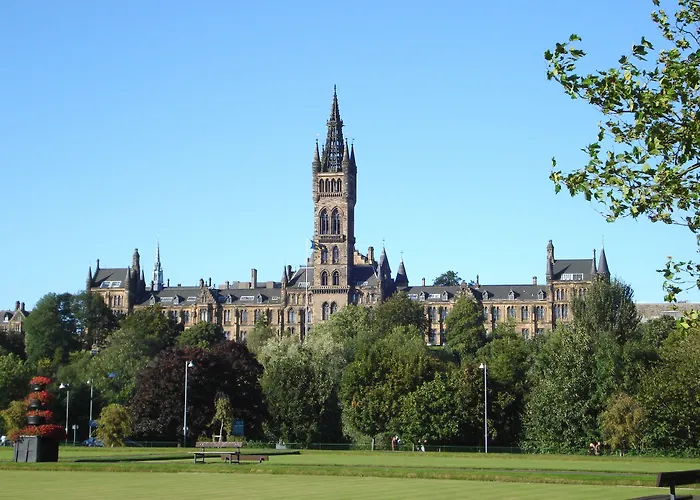 2 Bed Apartment In The West End