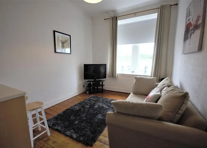 Bright And Cosy West End Apartment