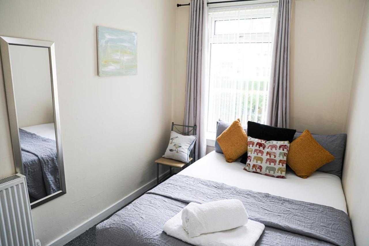 Glasgow, 3 Bed Close To City Centre, Free Street Parking Apartment *