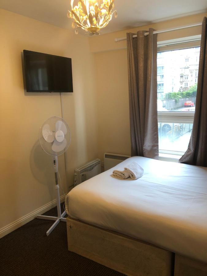 Wallace Budget Country house Glasgow
