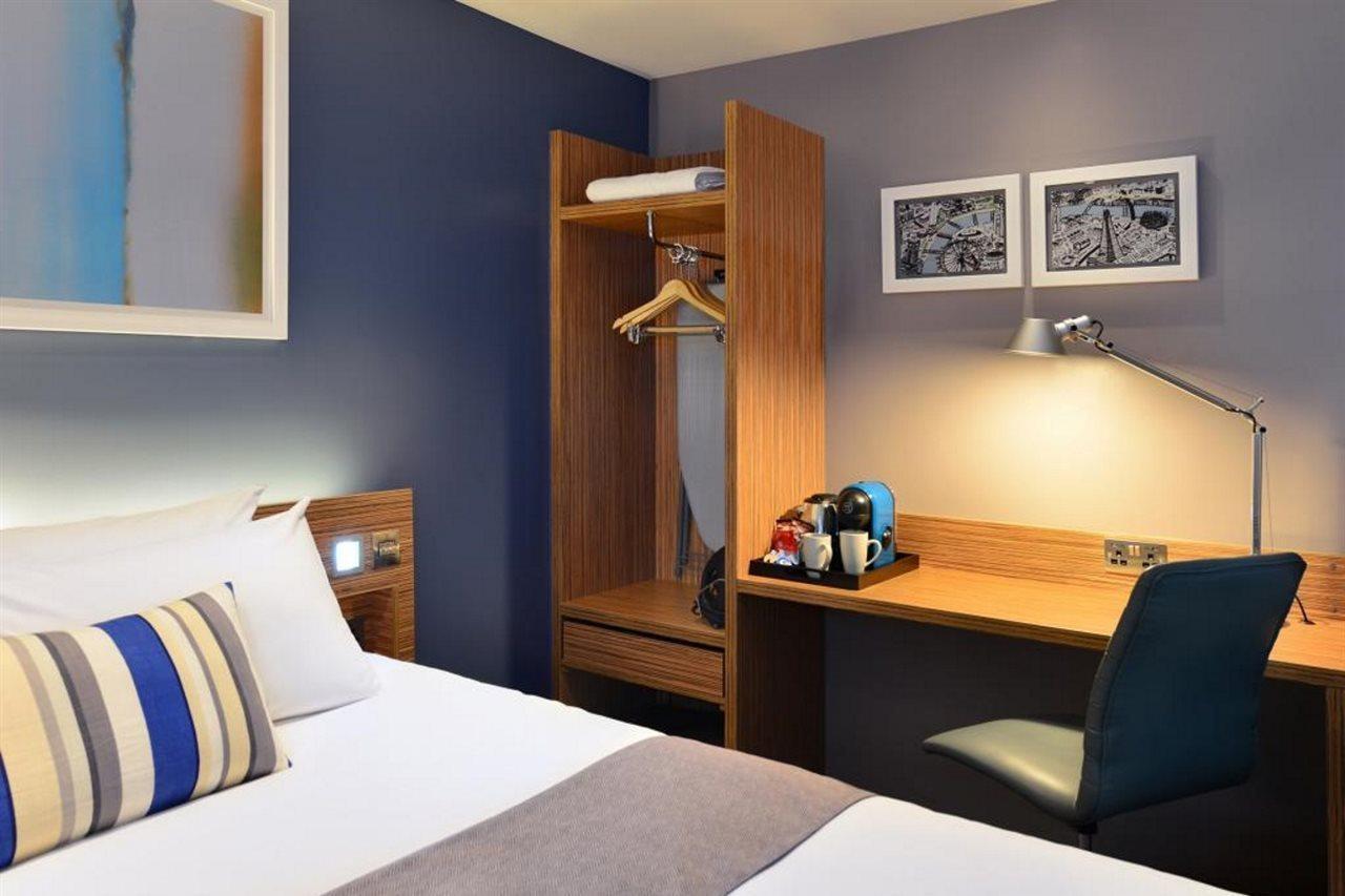 Travelodge Queen Street