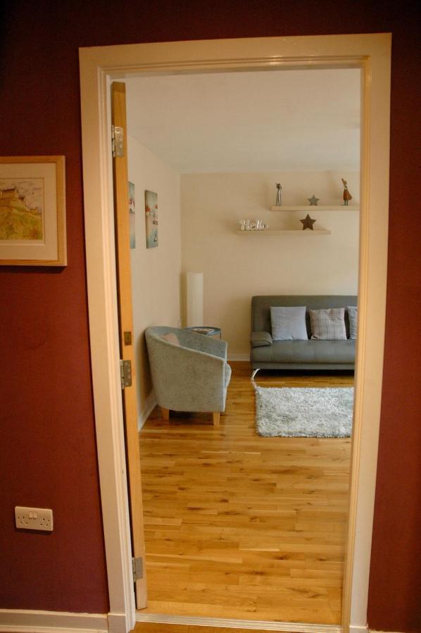 Apartment Bright Contemporary Merchant Flat In Location