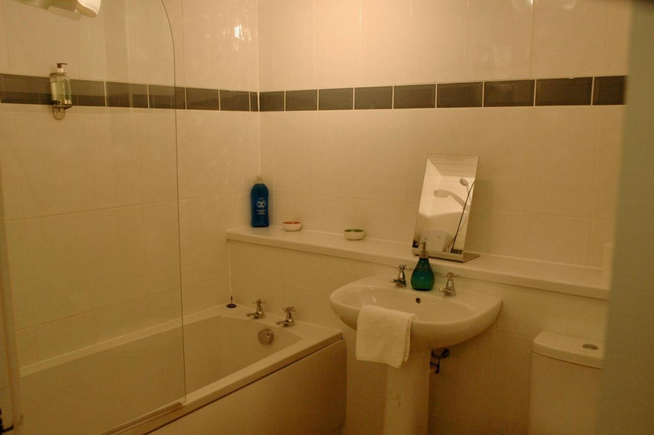 Fabulous Stylish Flat In Merchant & Free Secure Parking Apartment Glasgow