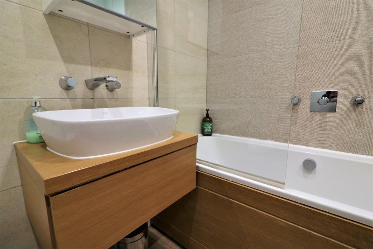 Holiday home The Oatland - Luxury House With Private Garden & Parking *