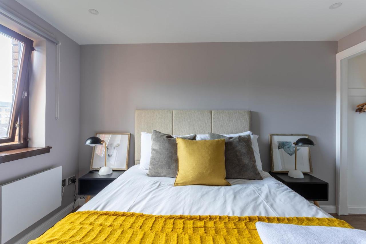 Stunning 1 Bed Merchant With Parking Apartment