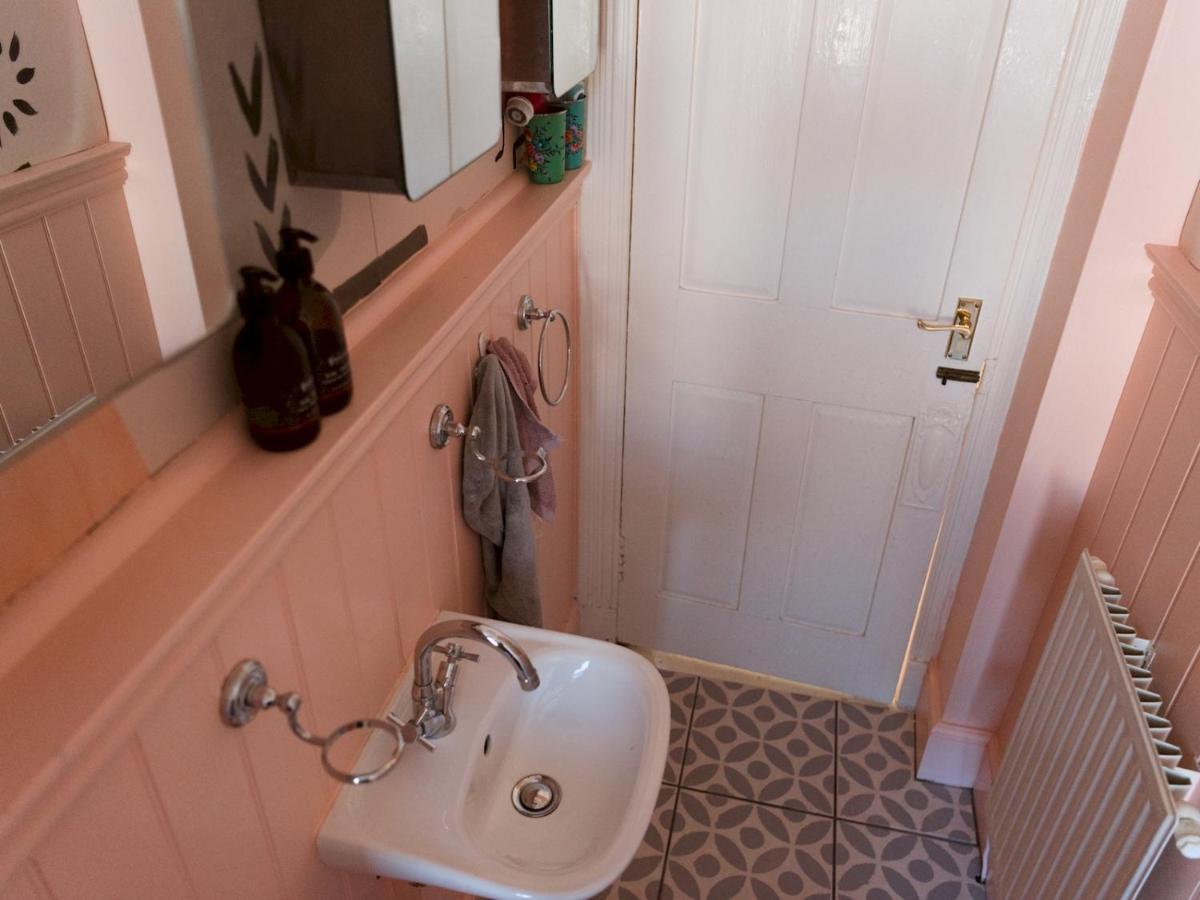 Pass The Keys Quirky, Cosy, Entire Flat In Trendy Area Apartment Glasgow