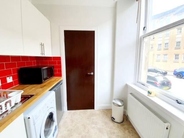 Cosy Flat, West End, Close To Sec, Hydro & Tourist Attractions Apartment *