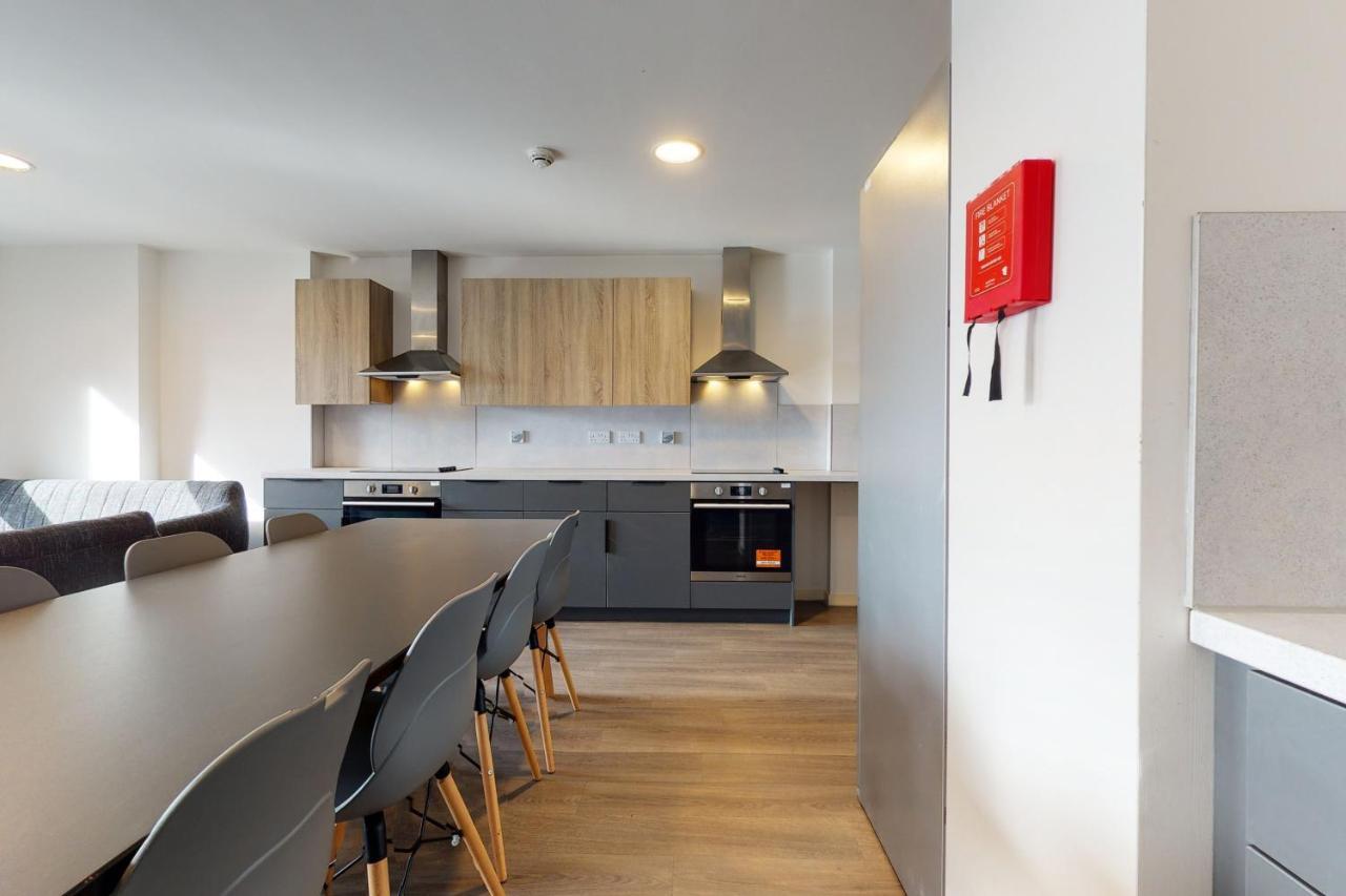 Apartment Canvas Glasgow: Private And With Shared Kitchen Near Centre *