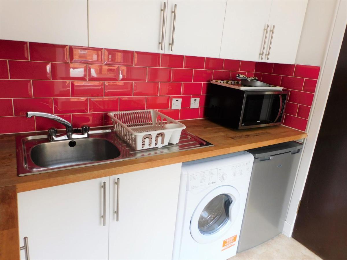 Cosy Flat, West End, Close To Sec, Hydro & Tourist Attractions *