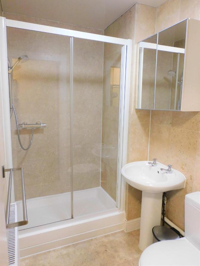Apartment Cosy Flat, West End, Close To Sec, Hydro & Tourist Attractions