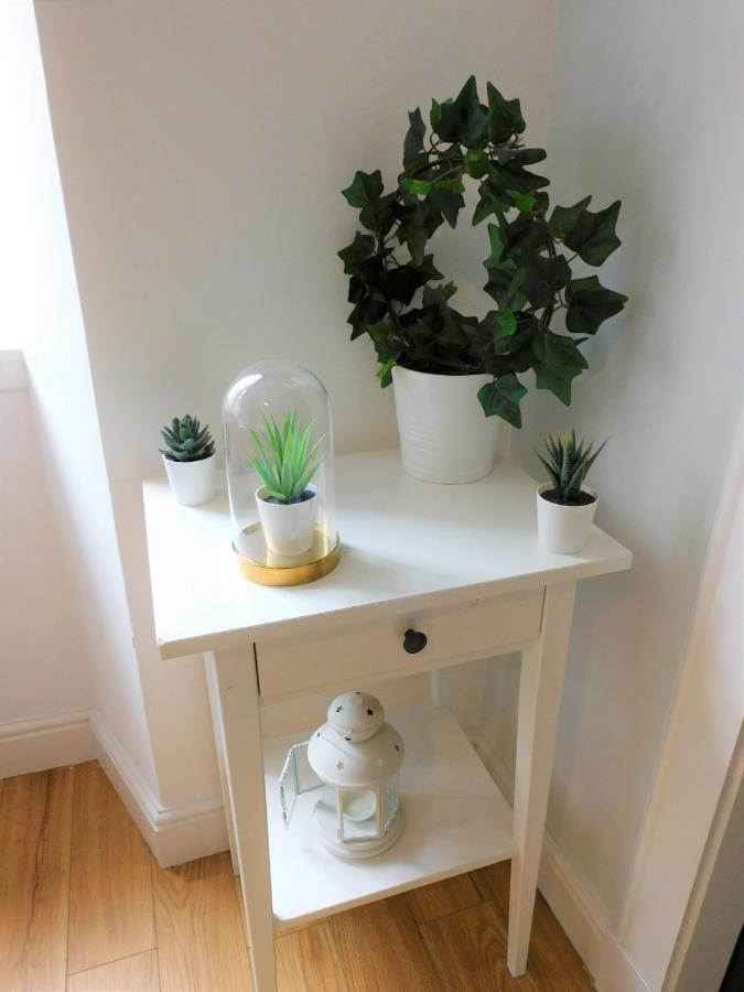 Apartment Cosy Flat, West End, Close To Sec, Hydro & Tourist Attractions *