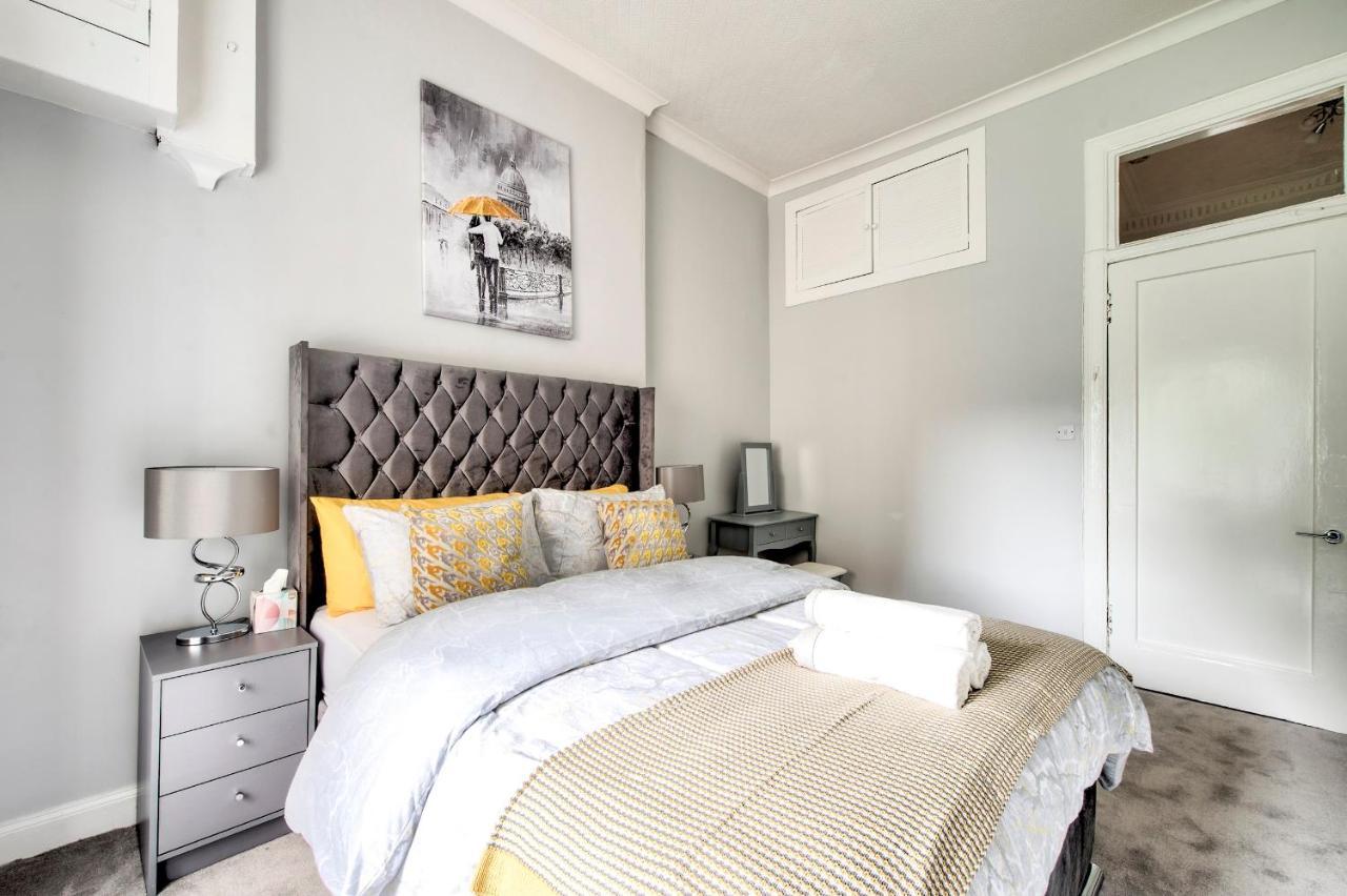 Pass The Keys Stylish 2 Bed In Heart Of West End Apartment *
