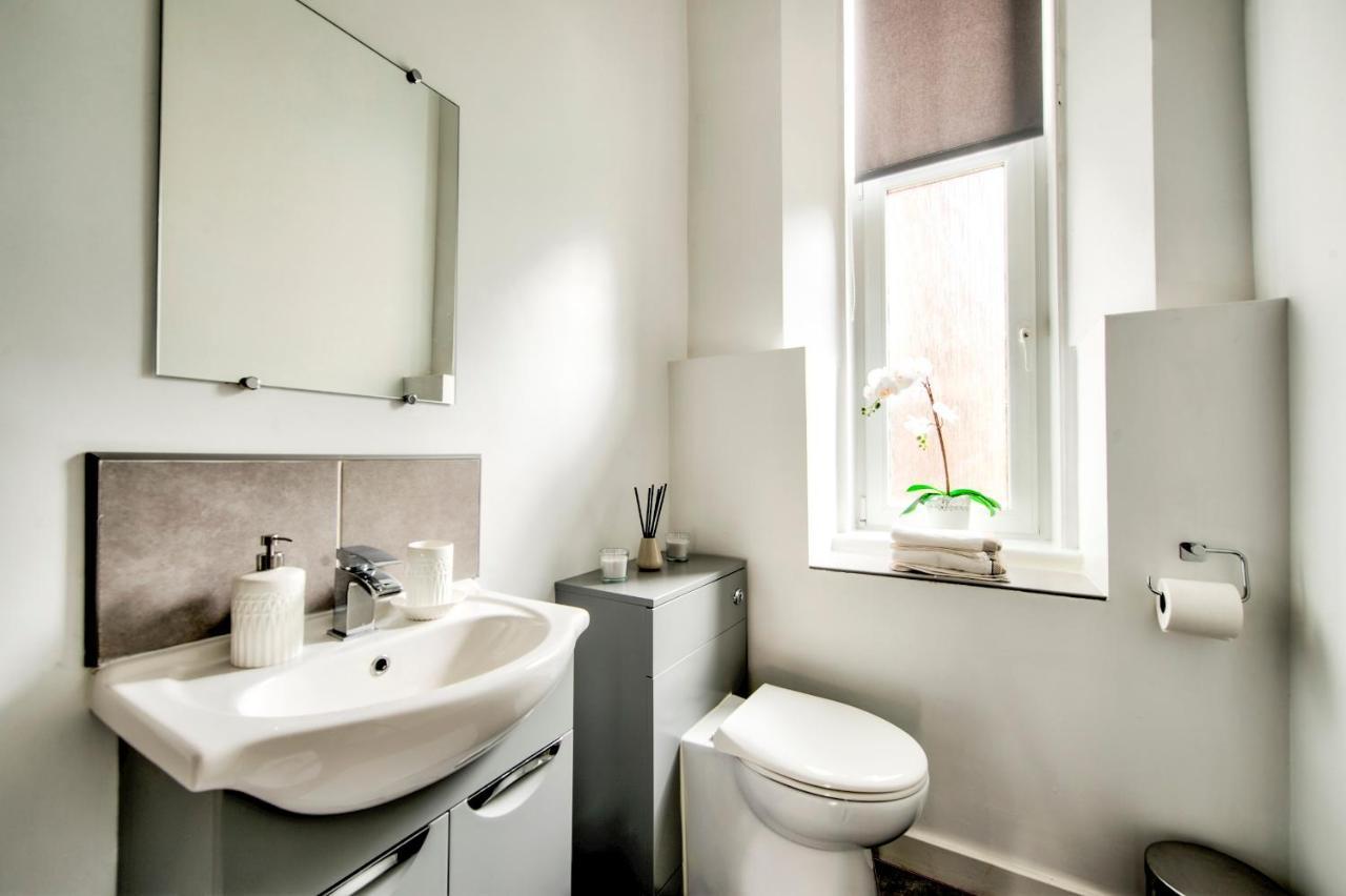 Pass The Keys Stylish 2 Bed In Heart Of West End