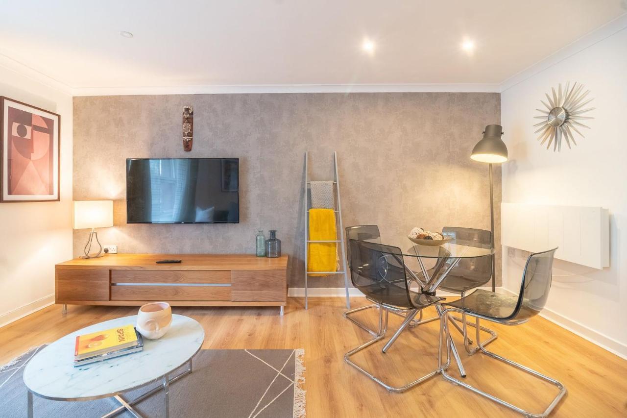 Merchant With Parking Apartment *