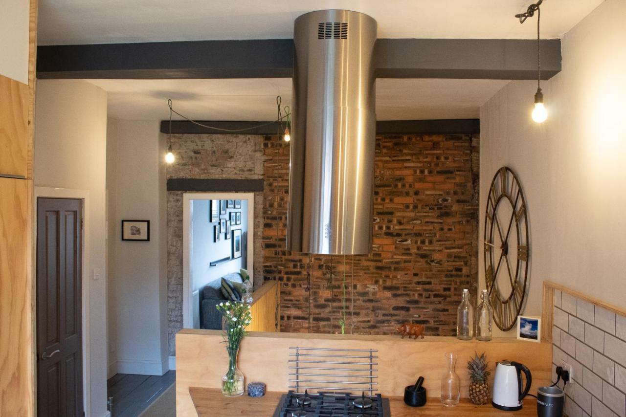 Anchored - Unique In Glasgow's West End Apartment *