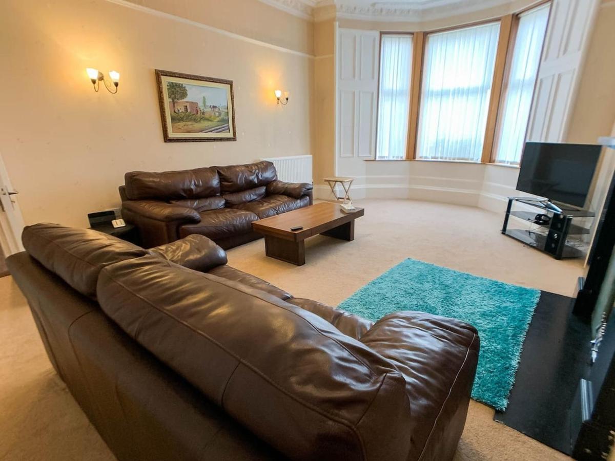 Large South Family - Free Parking Holiday home