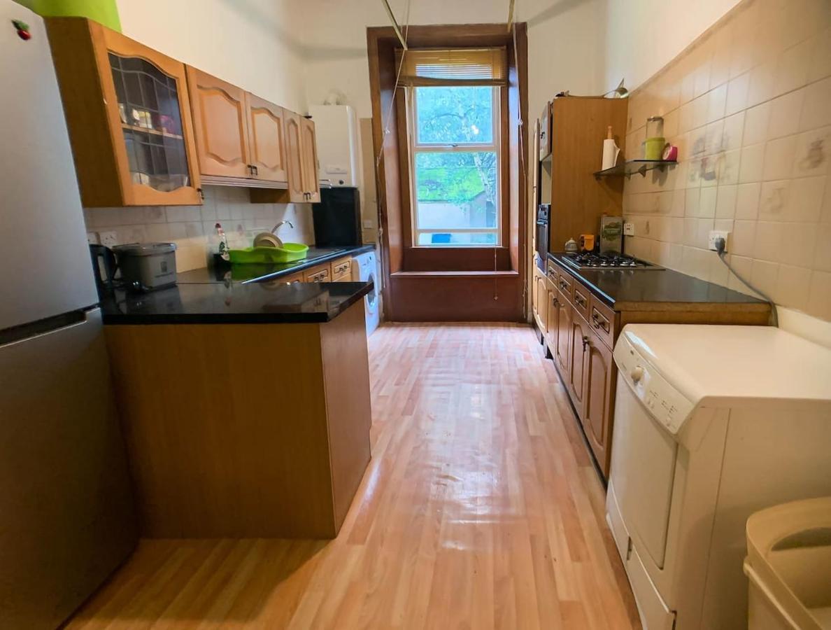 Large South Family - Free Parking Holiday home