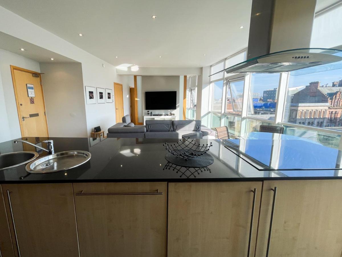 Centre 2-bed Parking Jacuzzi Bath Apartment *