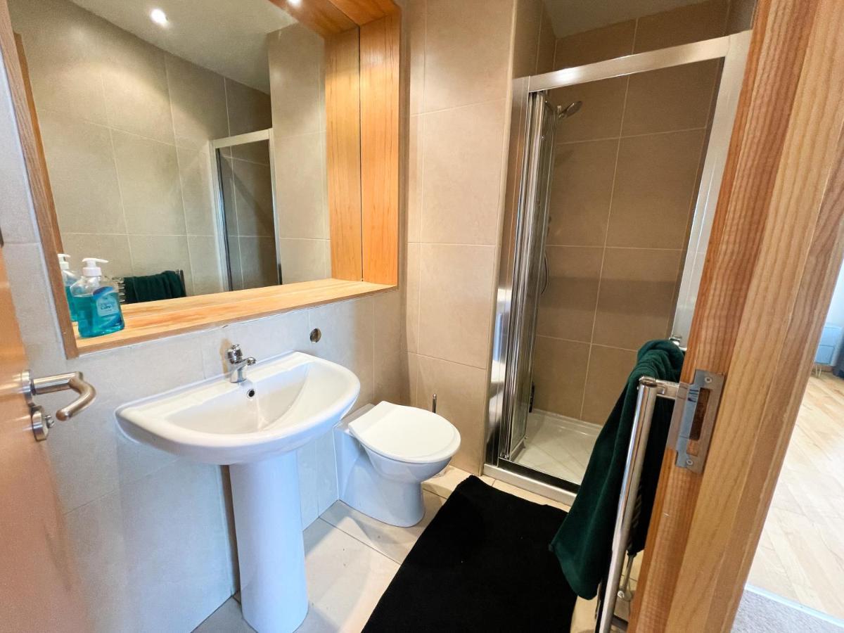 Centre 2-bed Parking Jacuzzi Bath Apartment Glasgow