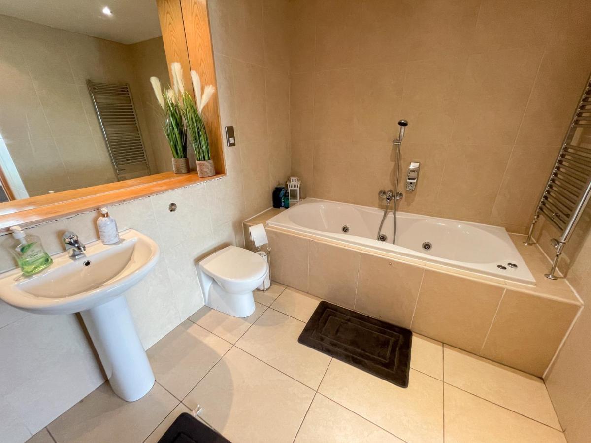 Apartment Centre 2-bed Parking Jacuzzi Bath
