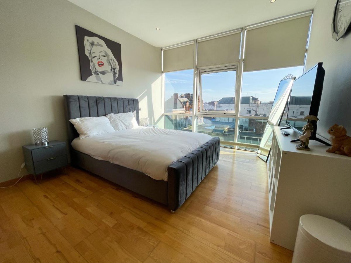 Centre 2-bed Parking Jacuzzi Bath Apartment *