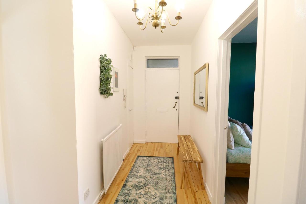 One Bed In Apartment Glasgow