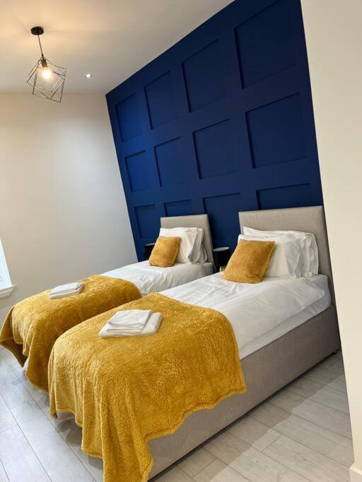 Apartment Cheerful West End Apartment: Cozy 2-bedroom Near Centre Glasgow