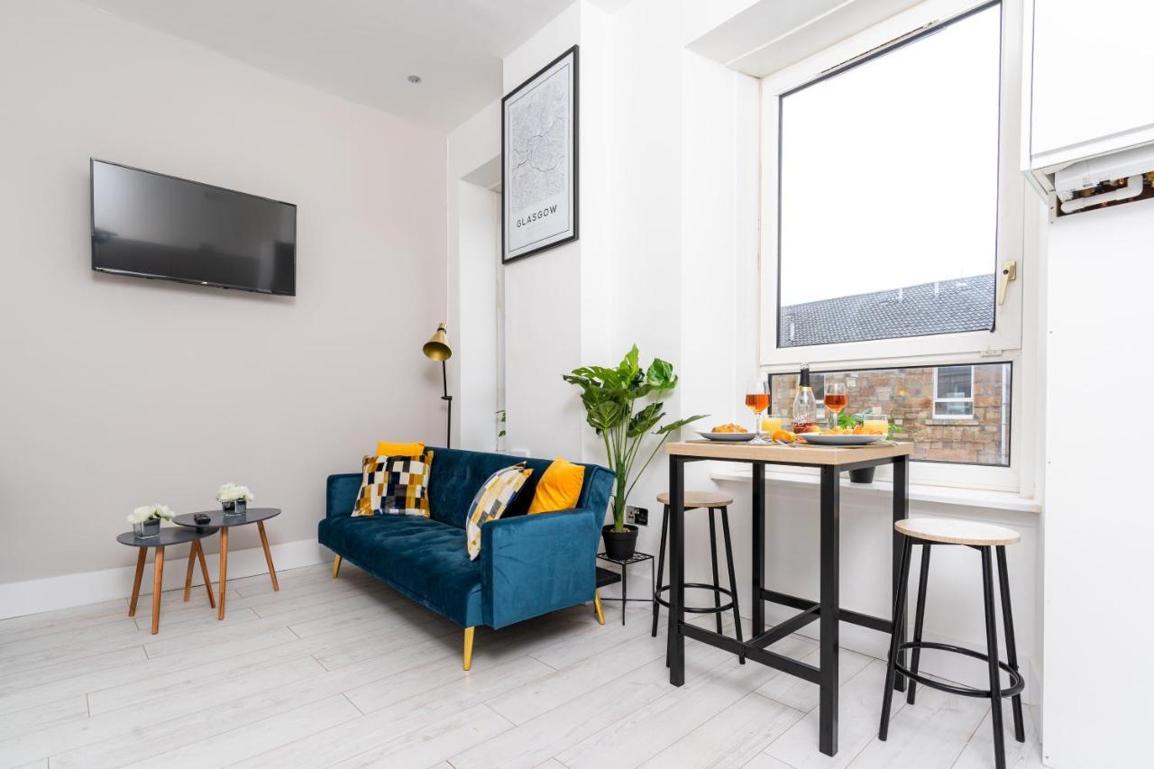 Cheerful West End Apartment: Cozy 2-bedroom Near Centre * Glasgow