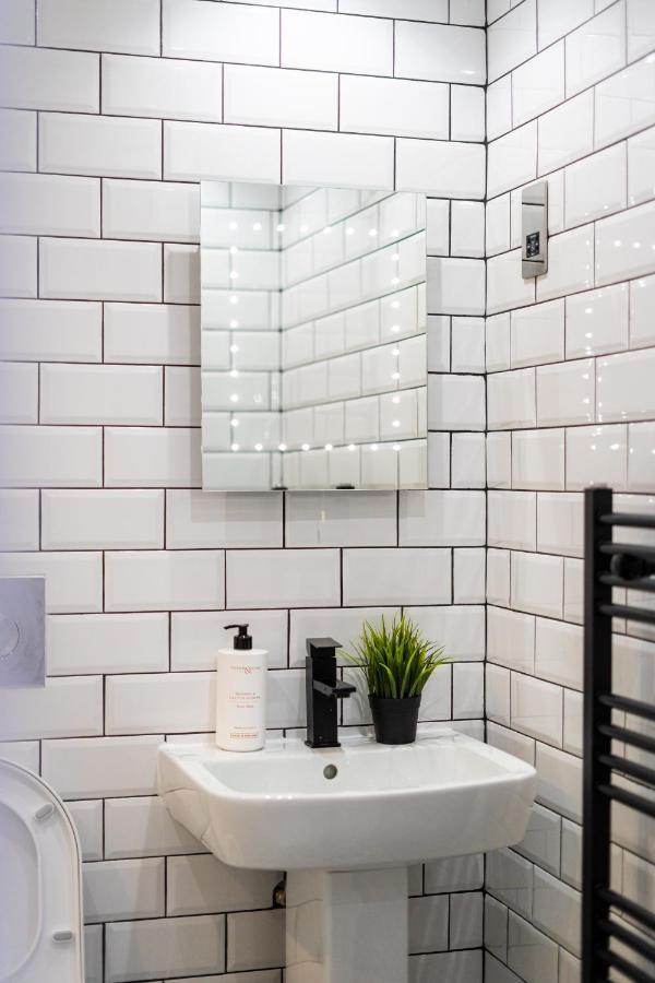 Apartment Cheerful West End Apartment: Cozy 2-bedroom Near Centre Glasgow