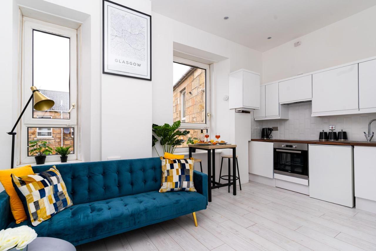 Cheerful West End Apartment: Cozy 2-bedroom Near Centre Glasgow