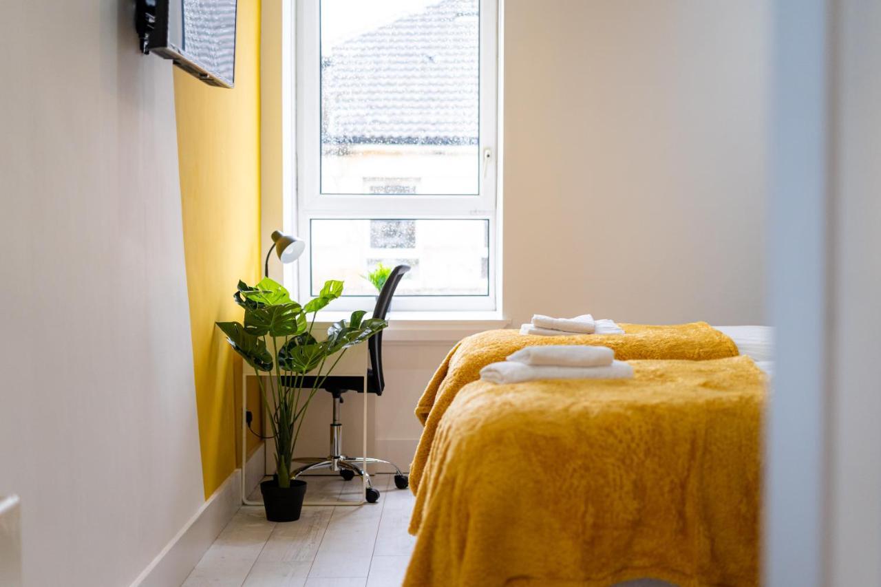 Cheerful West End Apartment: Cozy 2-bedroom Near Centre * Glasgow