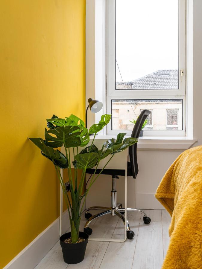 Apartment Cheerful West End Apartment: Cozy 2-bedroom Near Centre *
