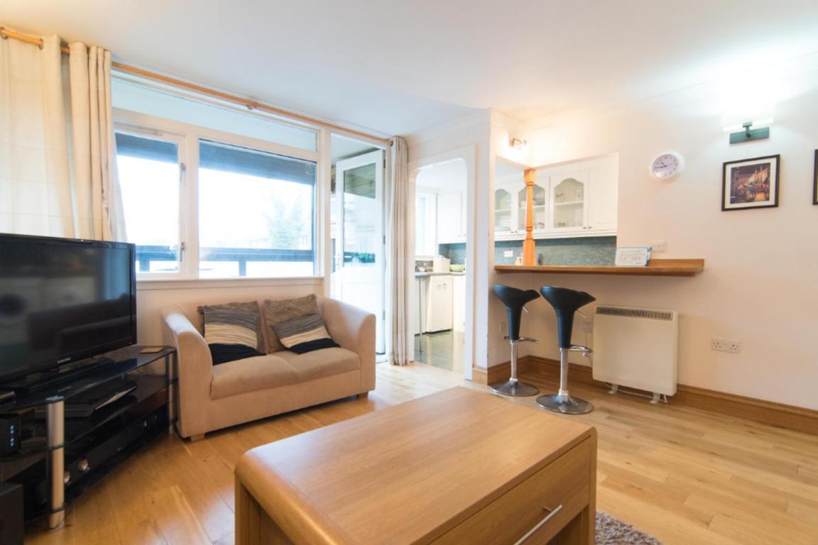 Beautiful 2 Bedroom With Balcony In Trendy West End - Ideal For Hydro, Uni, Ashton Lane & Centre Apartment *