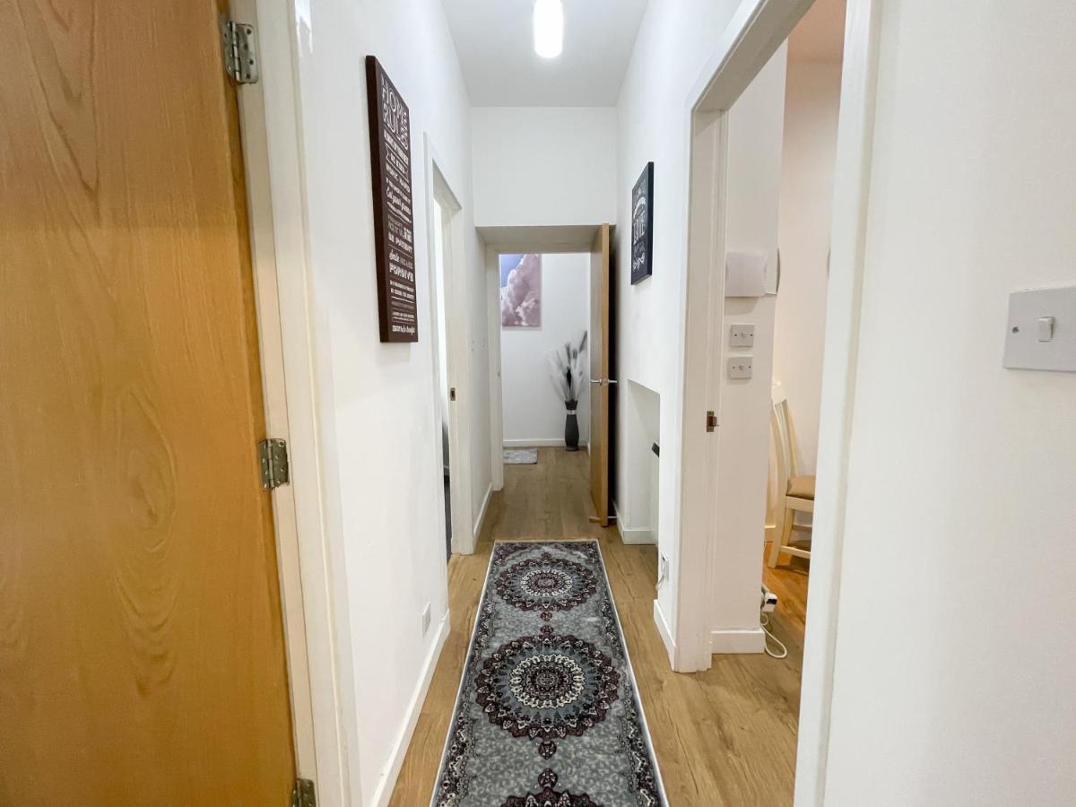 Exquisite 2br Flat Near Train Station Apartment Glasgow