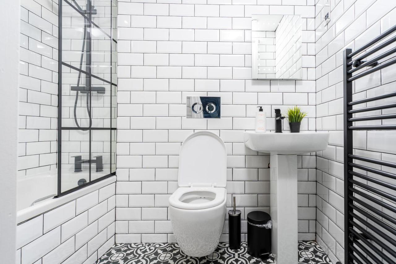 Cheerful West End Apartment: Cozy 2-bedroom Near Centre * Glasgow