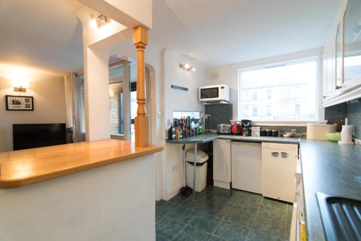Beautiful 2 Bedroom With Balcony In Trendy West End - Ideal For Hydro, Uni, Ashton Lane & Centre Apartment *
