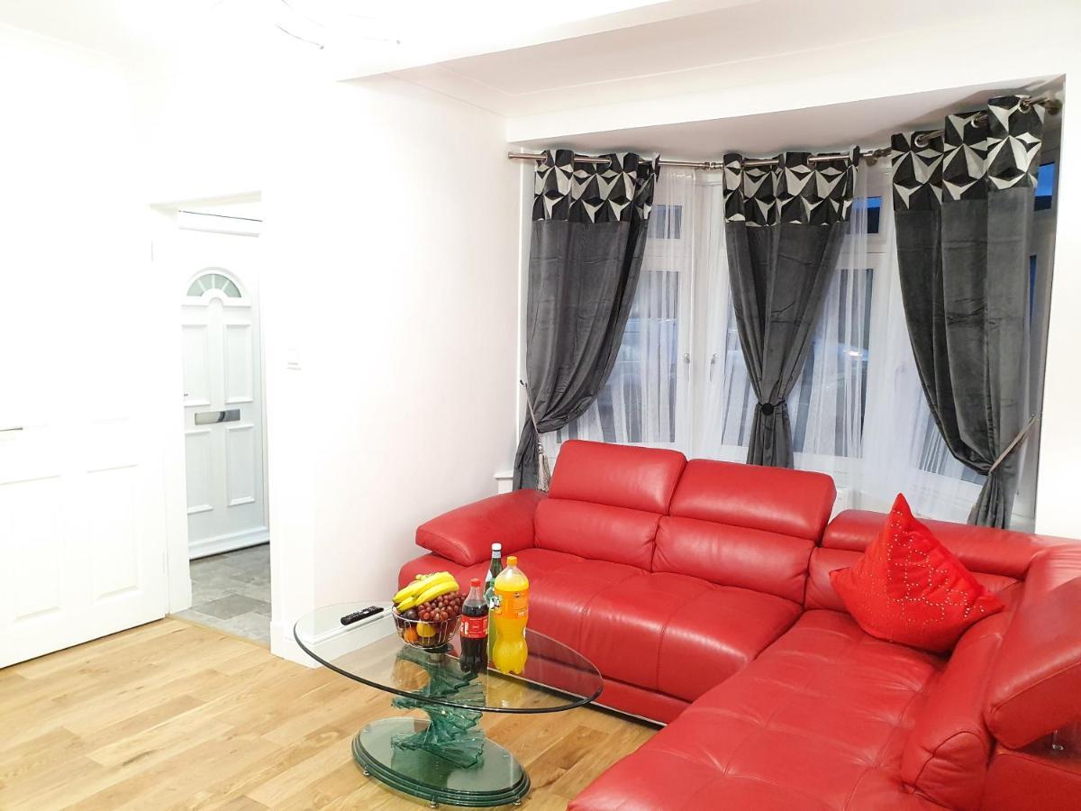 Comfortable And Modern 3 Bedroom Mid Terraced Apartment