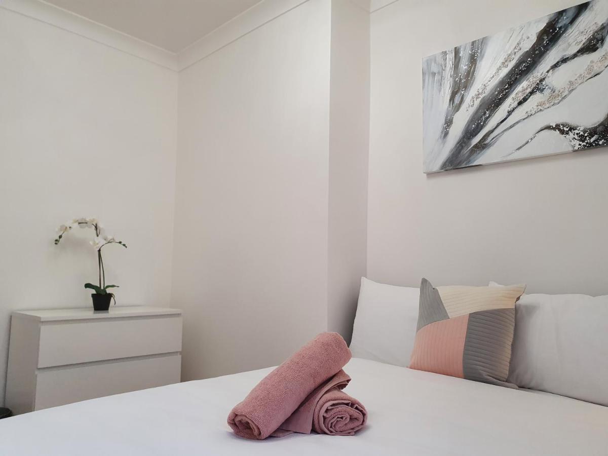 Comfortable And Modern 3 Bedroom Mid Terraced Apartment *
