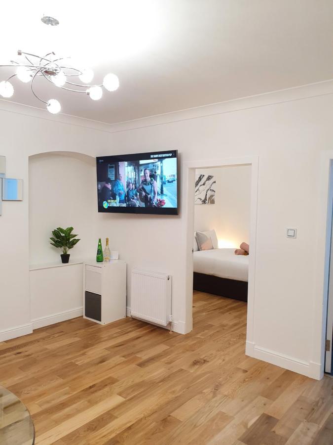 Comfortable And Modern 3 Bedroom Mid Terraced *