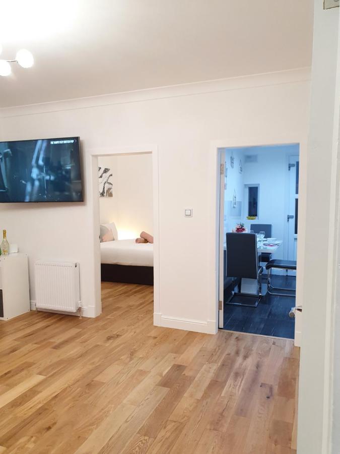 Comfortable And Modern 3 Bedroom Mid Terraced Apartment *