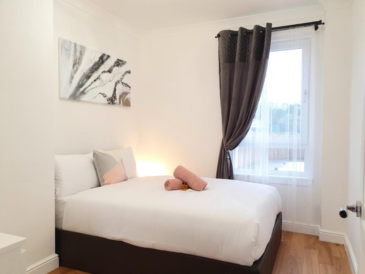 Comfortable And Modern 3 Bedroom Mid Terraced Apartment Glasgow