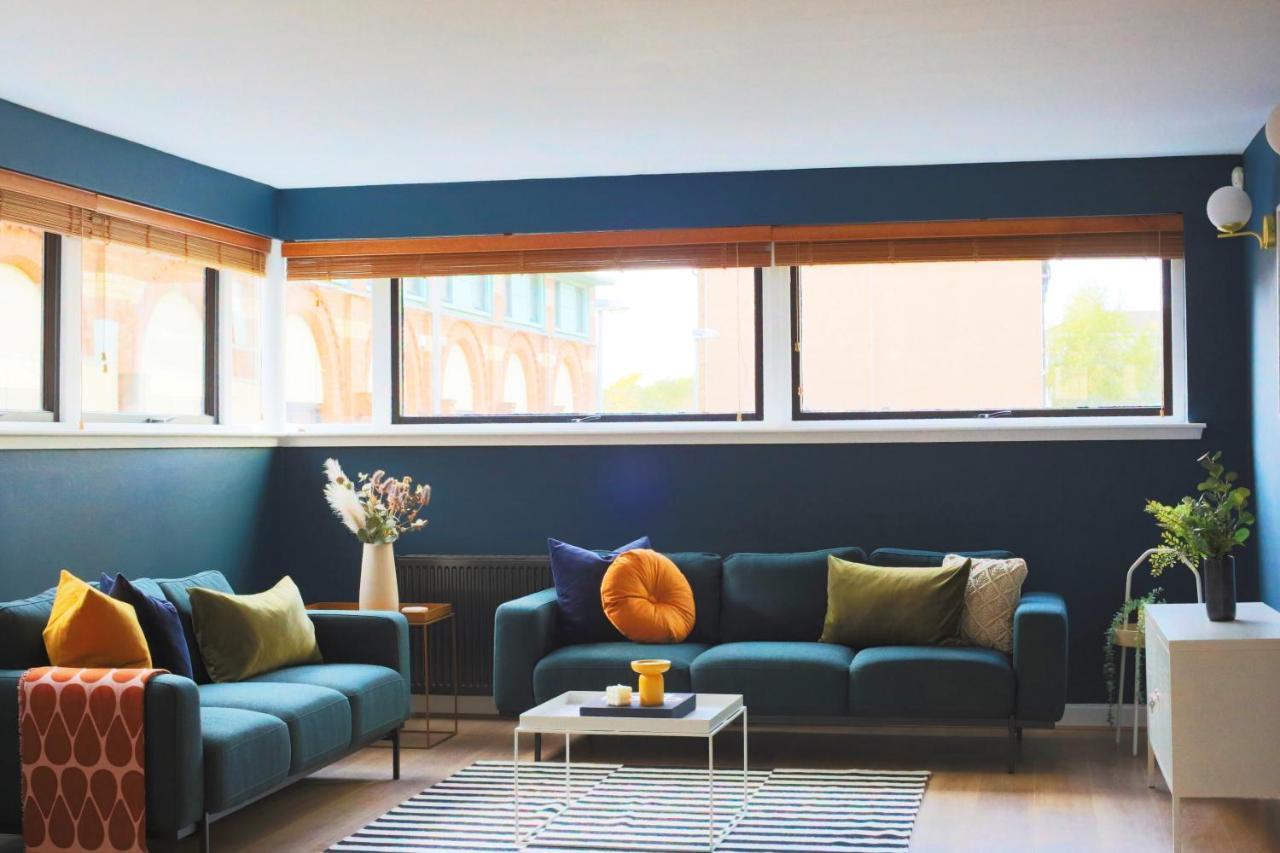 Stylish 2 Bedroom With Office, Near Sec & Hydro Glasgow