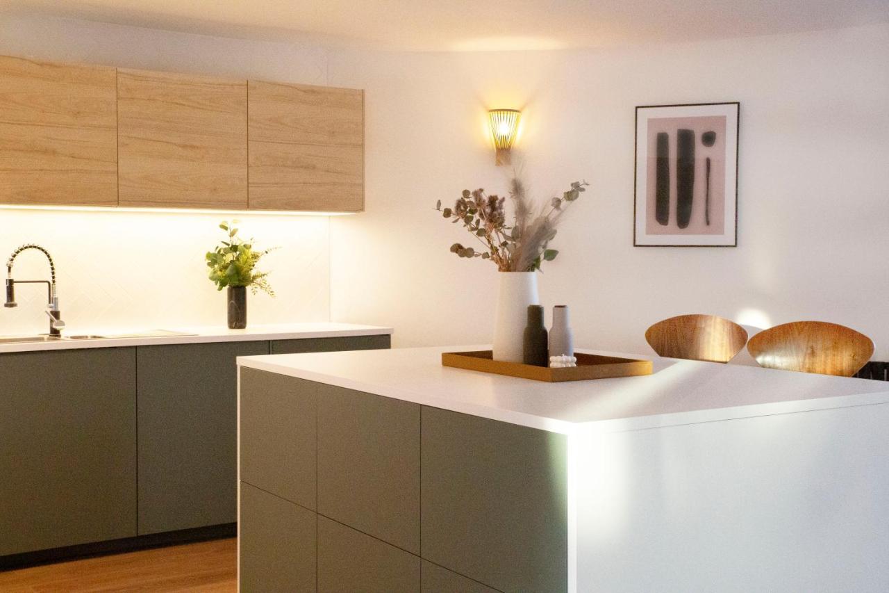 Stylish 2 Bedroom With Office, Near Sec & Hydro * Glasgow