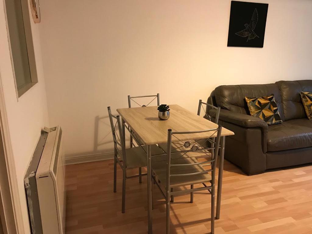 Apex Wallace St Apartment *