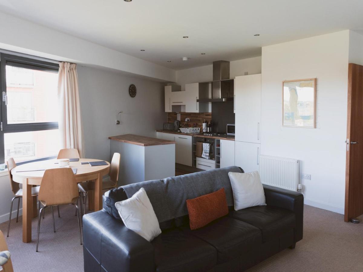 Pass The Keys Lovely 2-bed Flat Harbour Free Parking Apartment Glasgow