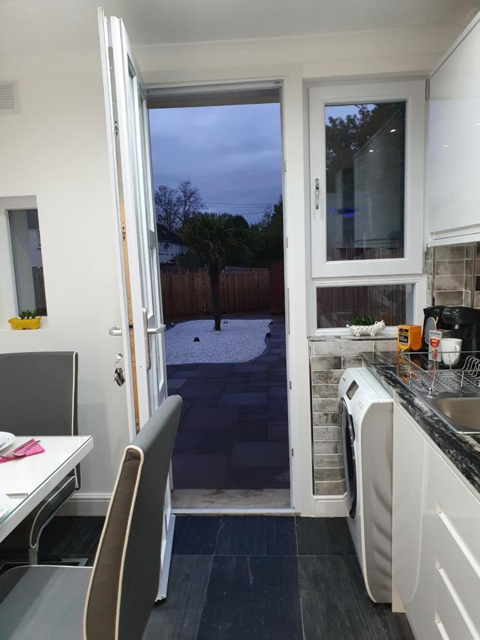 Comfortable And Modern 3 Bedroom Mid Terraced * Glasgow