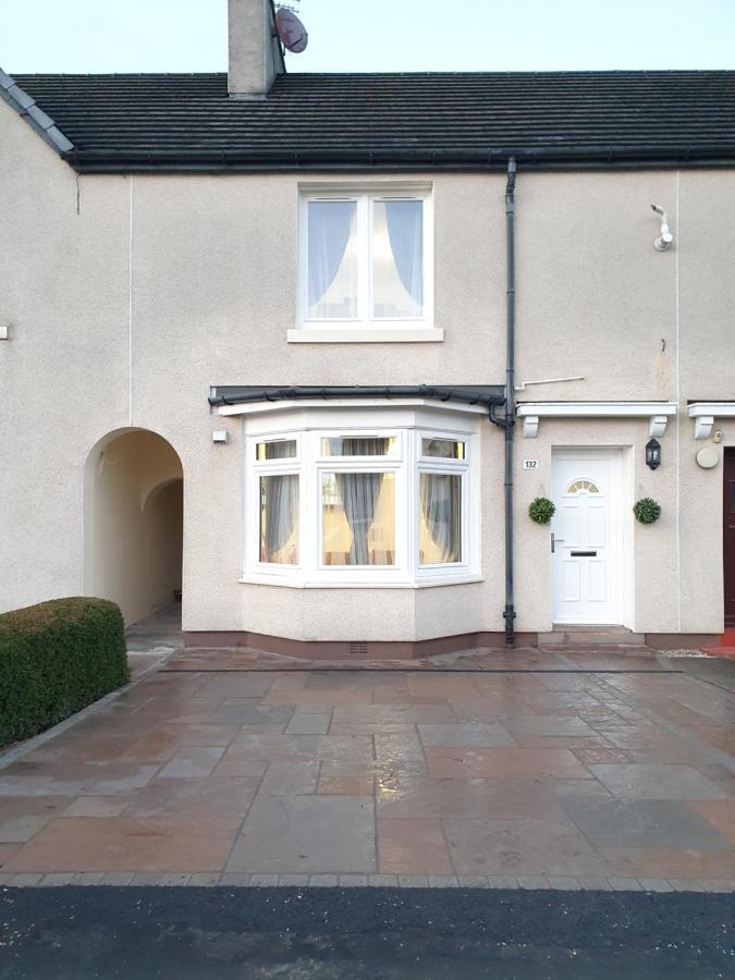 Comfortable And Modern 3 Bedroom Mid Terraced Apartment Glasgow